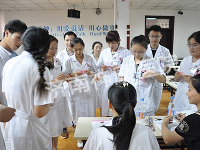 ������ҽԺ�ķθ��ձ�����ǩ�ֳ�