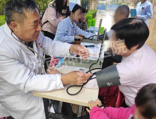 济南神康医院世界精神卫生日举办义诊活动